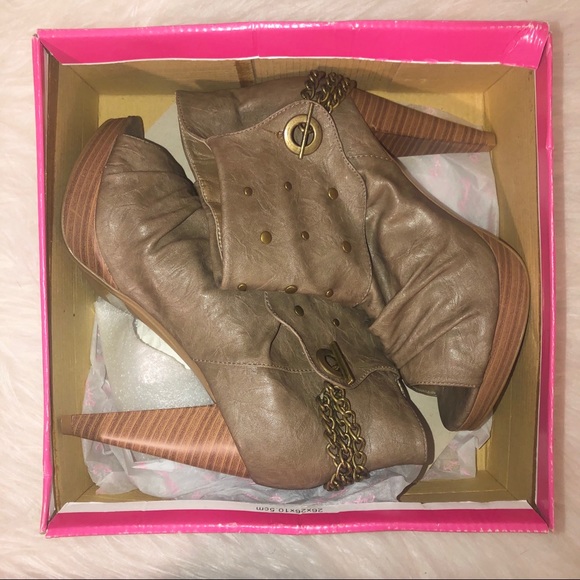 New Qupid Peep Toe Heels With Metal Detail Sz 6.5 - Picture 8 of 8